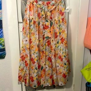 Gorgeous fully lined floral skirt! 🧡💛💚🧡